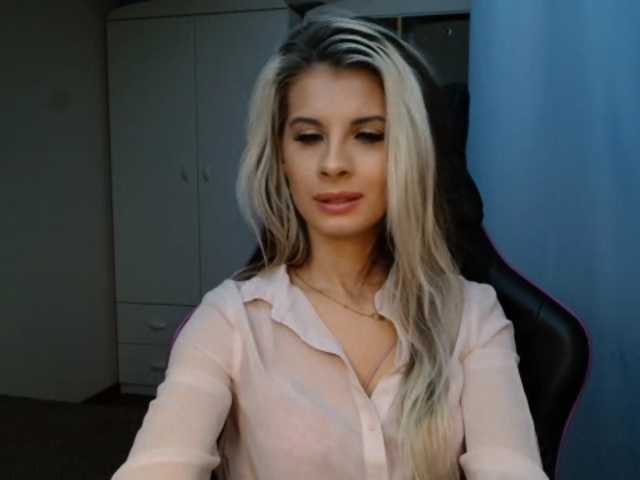 KristineNatural live cam on BongaCams