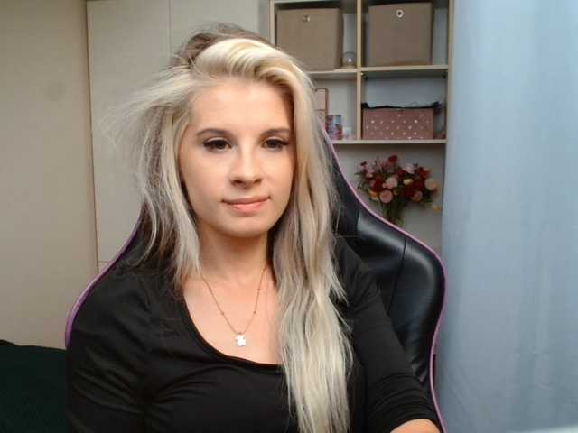 KristineNatural live cam on BongaCams