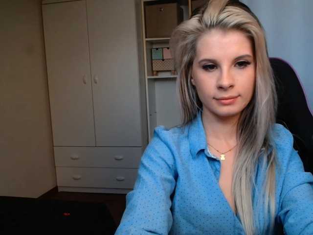 KristineNatural live cam on BongaCams