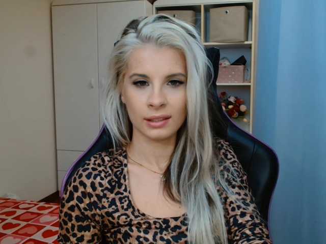 KristineNatural live cam on BongaCams