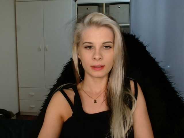 KristineNatural live cam on BongaCams