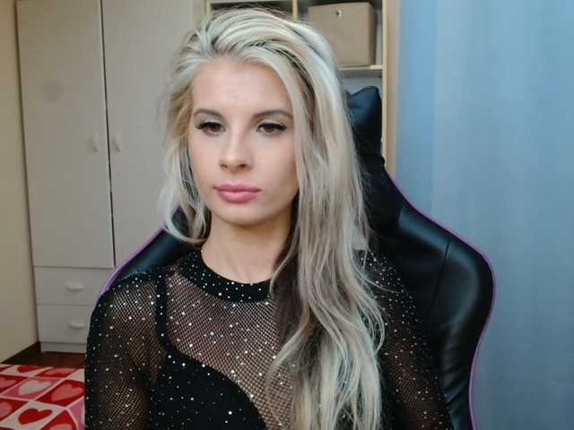 KristineNatural live cam on BongaCams