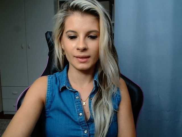 KristineNatural live cam on BongaCams