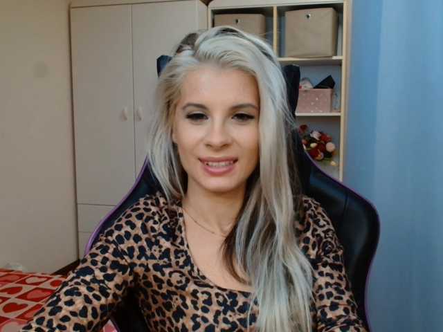 KristineNatural live cam on BongaCams