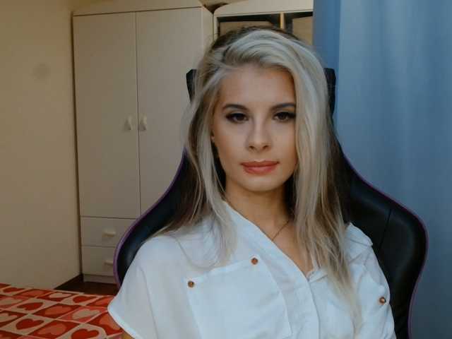 KristineNatural live cam on BongaCams