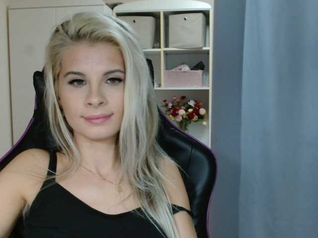 KristineNatural live cam on BongaCams