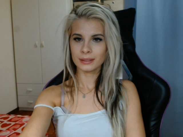 KristineNatural live cam on BongaCams