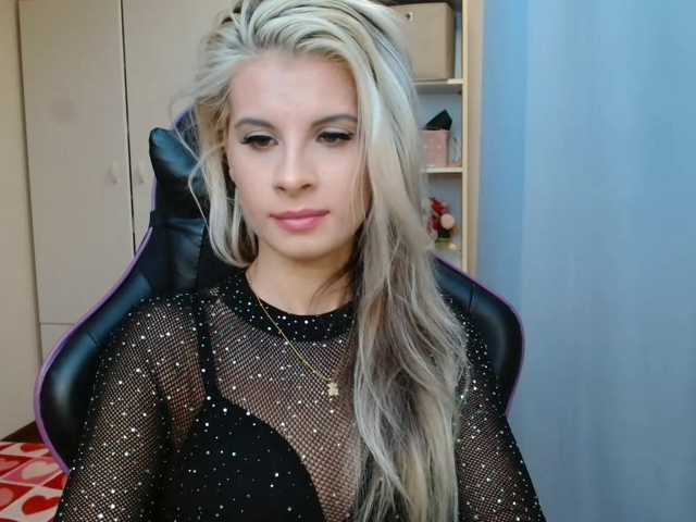 KristineNatural live cam on BongaCams