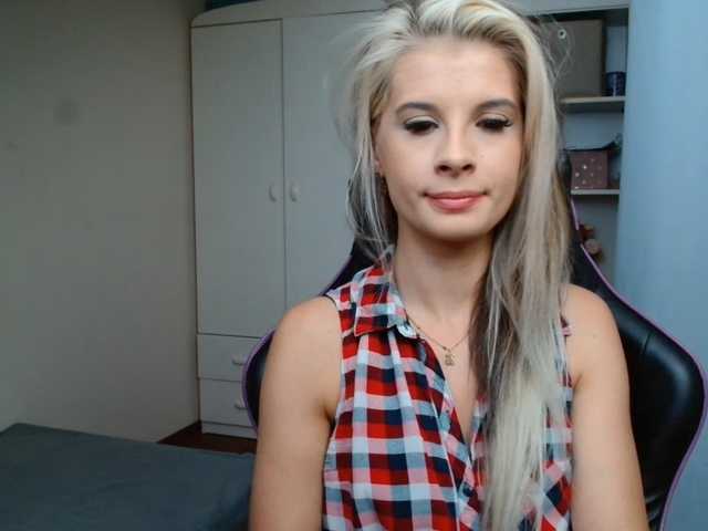 KristineNatural live webcam show
