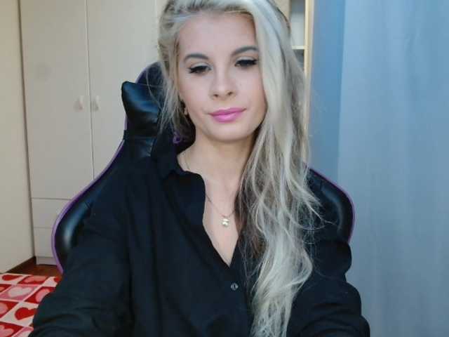 KristineNatural live cam on BongaCams