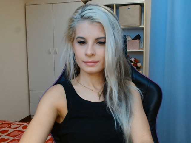 KristineNatural live cam on BongaCams