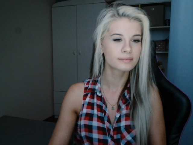 KristineNatural live webcam show