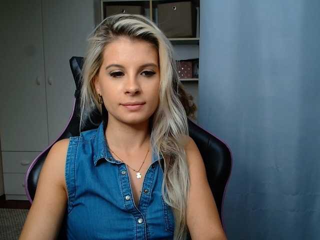 KristineNatural live cam on BongaCams