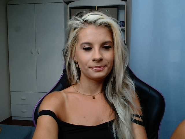 KristineNatural live cam on BongaCams