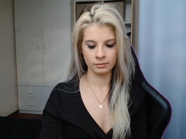 KristineNatural live cam on BongaCams