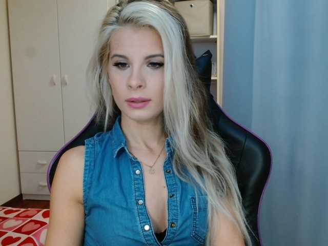 KristineNatural live cam on BongaCams