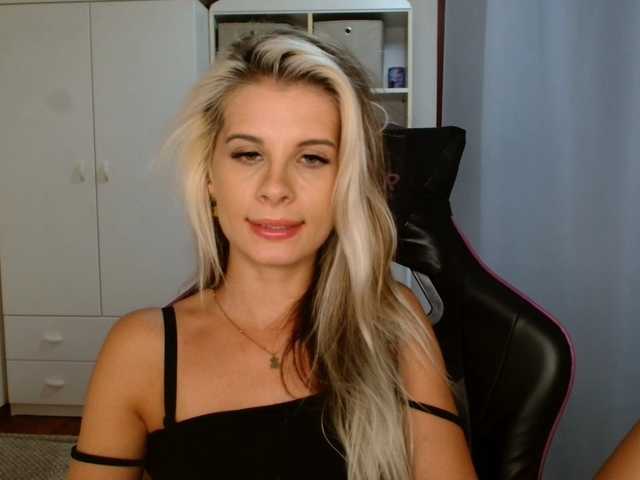 KristineNatural live cam on BongaCams