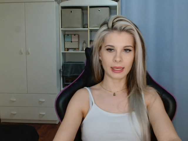 KristineNatural's BongaCams show and profile