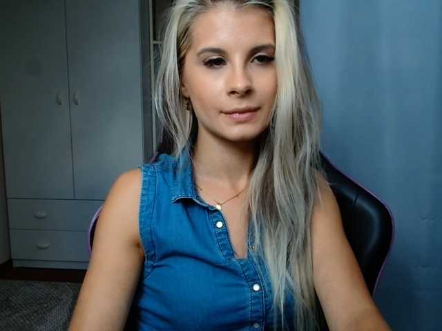 KristineNatural live cam on BongaCams