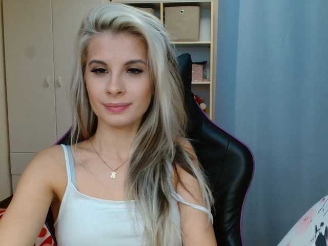 KristineNatural live cam on BongaCams