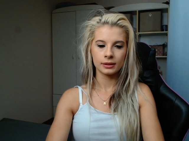 KristineNatural live cam on BongaCams
