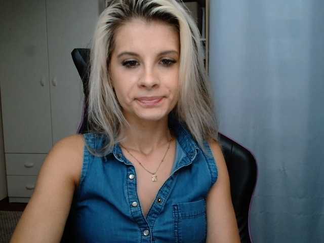 KristineNatural live cam on BongaCams
