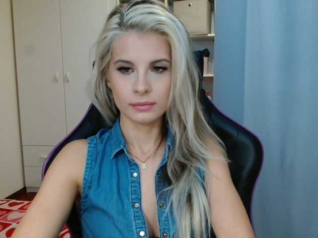 KristineNatural live cam on BongaCams