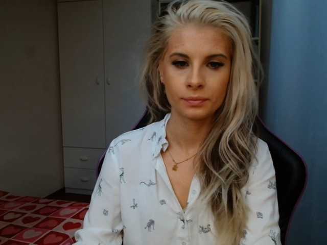 KristineNatural live cam preview