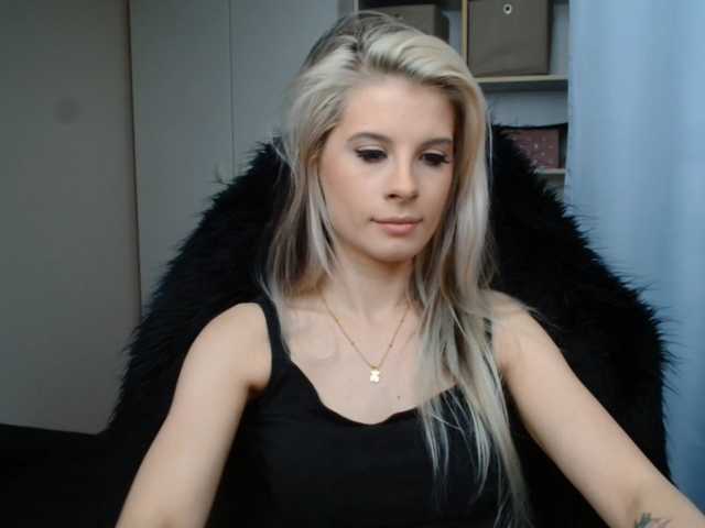 KristineNatural live cam on BongaCams