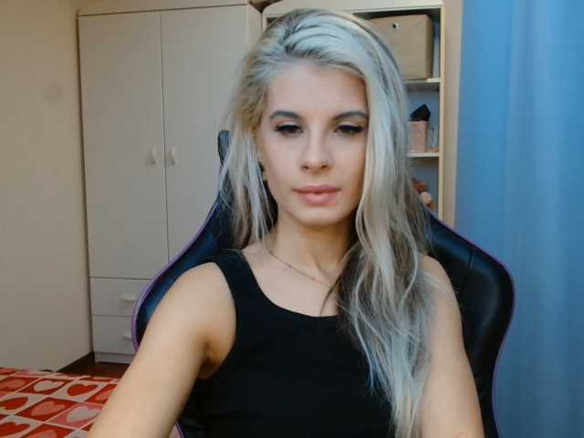 KristineNatural live cam on BongaCams