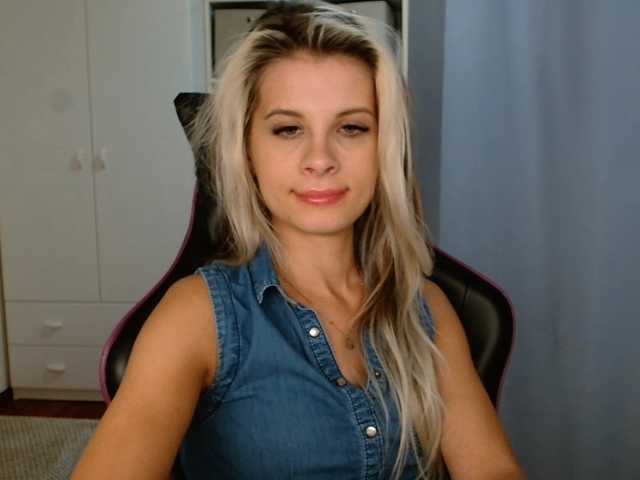 KristineNatural live cam on BongaCams