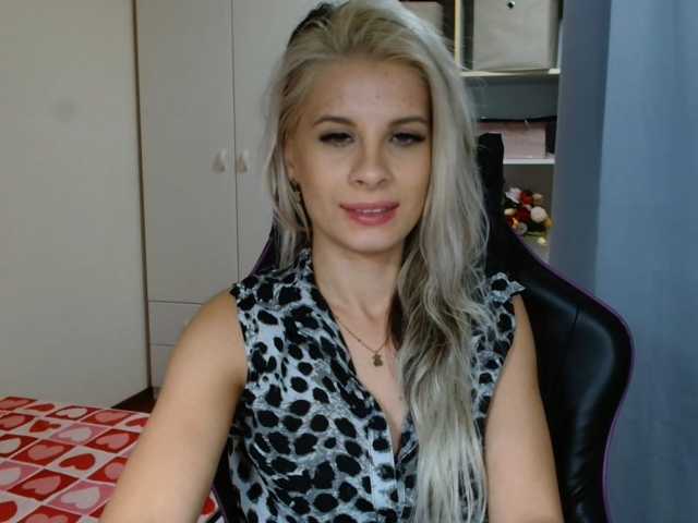 KristineNatural live cam on BongaCams