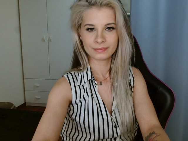 KristineNatural live cam on BongaCams