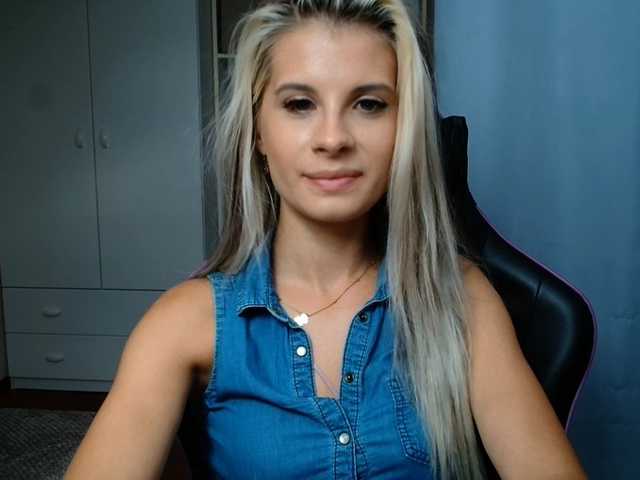 KristineNatural live cam on BongaCams