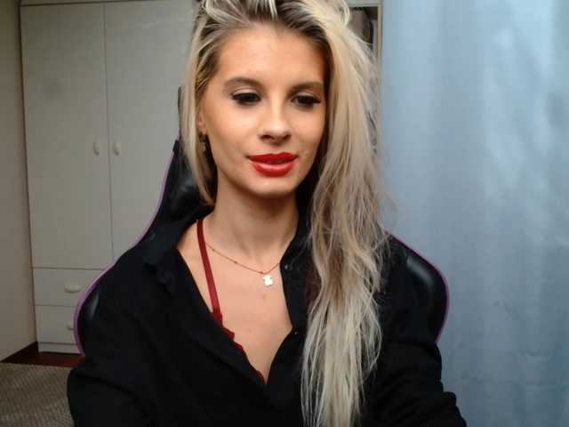KristineNatural live cam preview