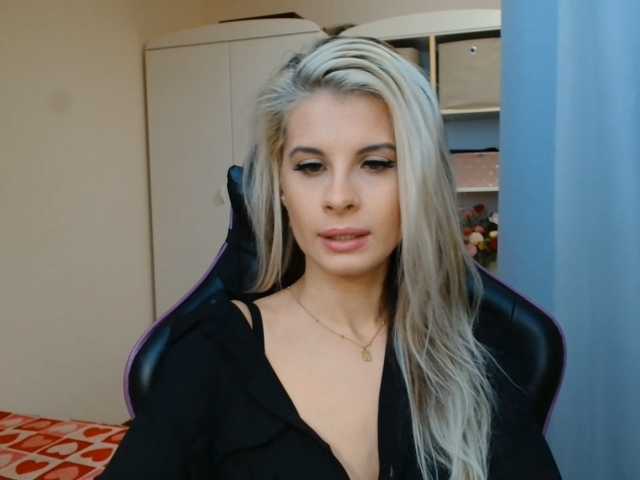 KristineNatural live cam on BongaCams