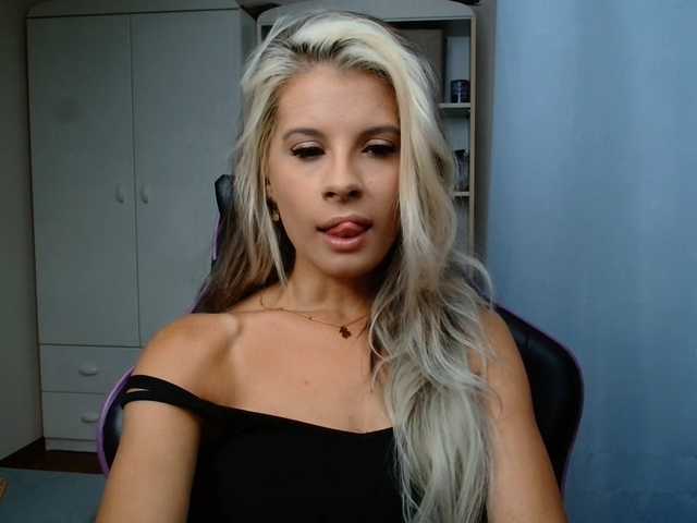 KristineNatural live cam on BongaCams