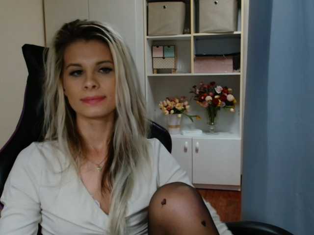 KristineNatural live cam on BongaCams