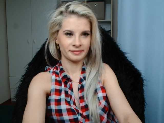 KristineNatural live cam on BongaCams