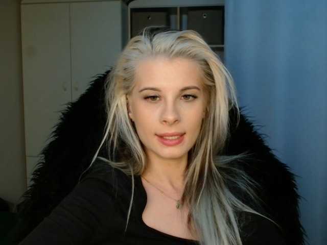 KristineNatural live cam on BongaCams