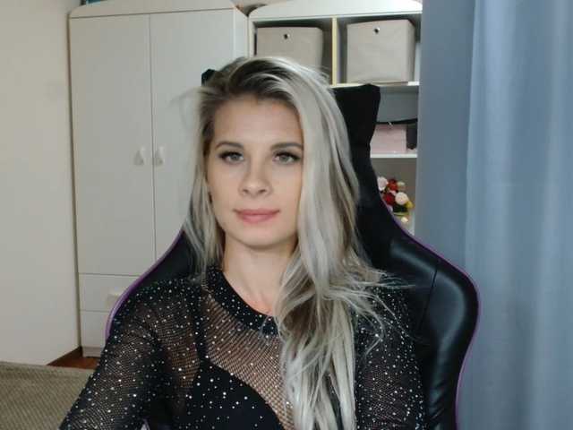 KristineNatural live cam on BongaCams