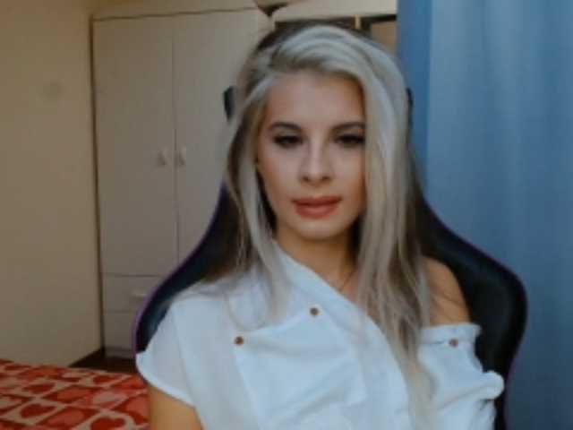 KristineNatural live cam on BongaCams