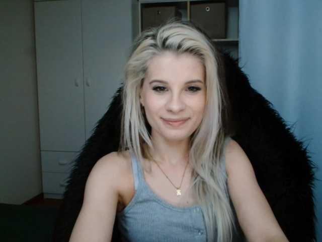 KristineNatural live cam on BongaCams
