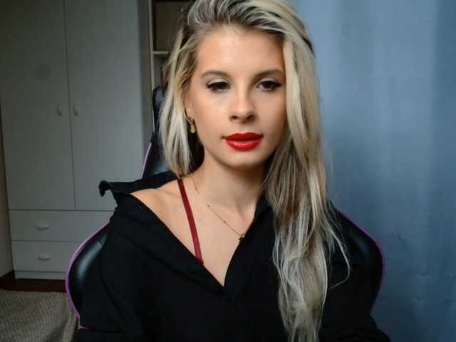 KristineNatural live cam on BongaCams