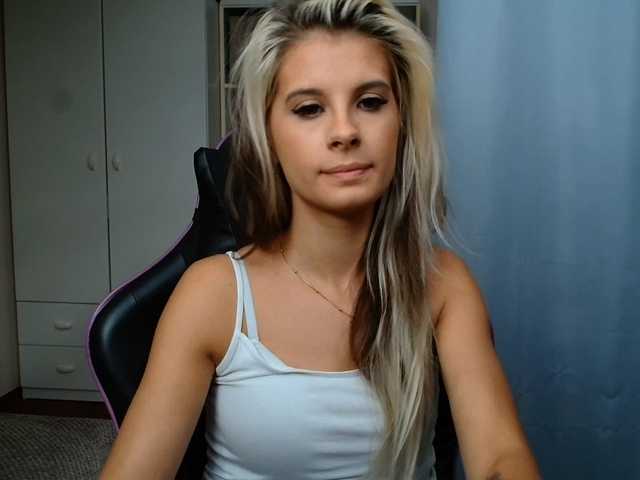 KristineNatural live cam on BongaCams