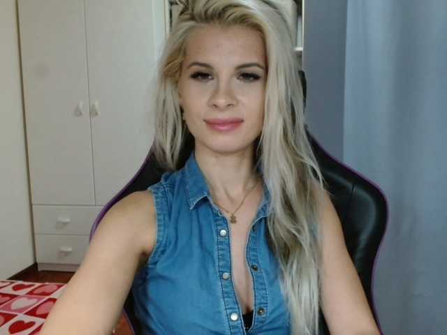 KristineNatural live cam on BongaCams