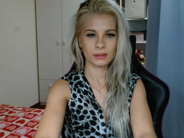 KristineNatural live cam on BongaCams