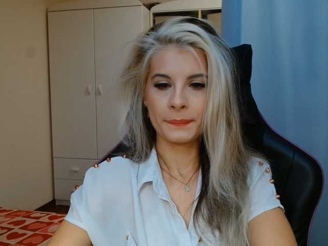 KristineNatural live cam on BongaCams