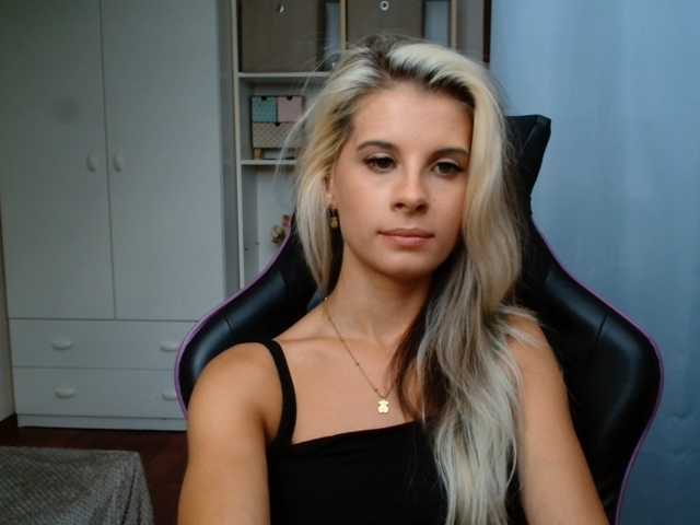 KristineNatural live cam on BongaCams