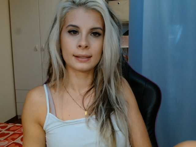 KristineNatural live cam on BongaCams